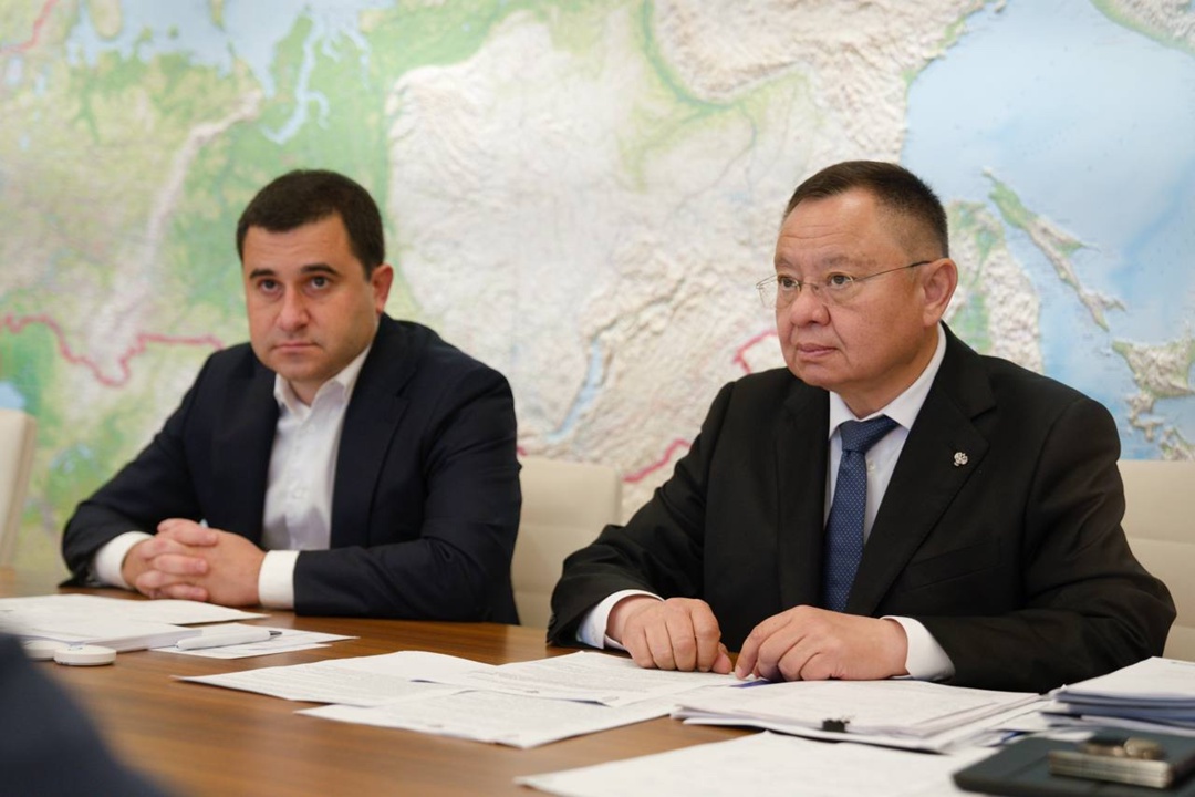 Министр строительства и ЖКХ РФ Ирек Файзуллин провел рабочую встречу с Губернатором Самарской области Вячеславом Федорищевым