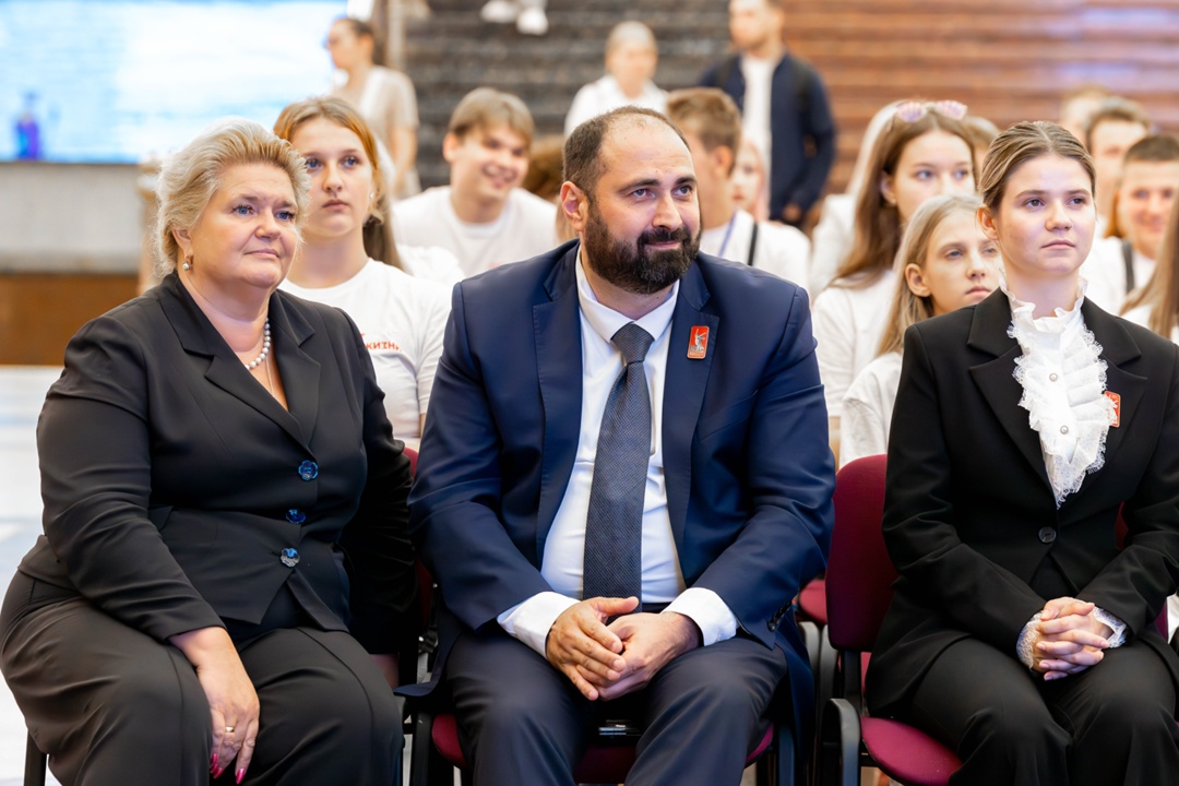 Дважды победители: Минэнерго России организовало патриотическую экскурсию для школьников из Горловки