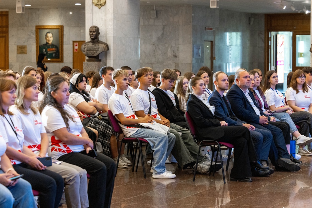 Дважды победители: Минэнерго России организовало патриотическую экскурсию для школьников из Горловки