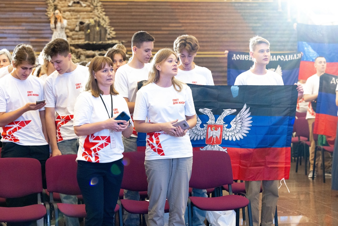 Дважды победители: Минэнерго России организовало патриотическую экскурсию для школьников из Горловки