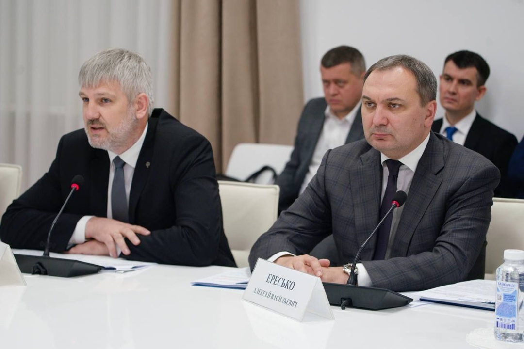 В Минстрое России под председательством Министра строительства и ЖКХ РФ Ирека Файзуллина прошло еженедельное совместное совещание с регионами и главными…