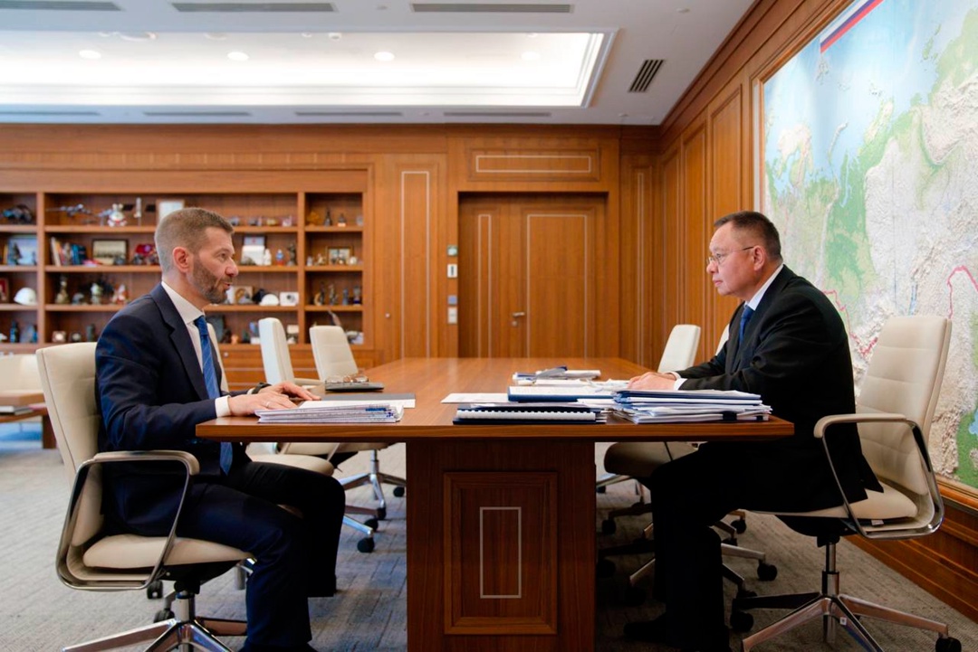 Глава Минстроя России Ирек Файзуллин провел рабочую встречу с Губернатором Чукотского автономного округа Владиславом Кузнецовым