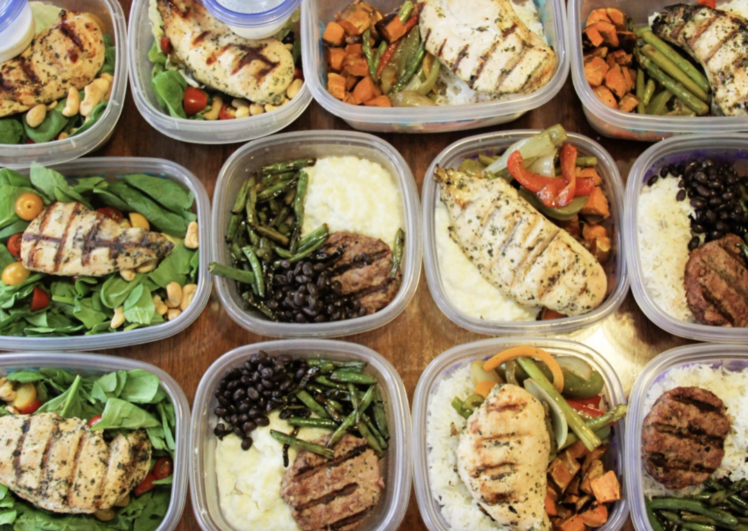 Минпромторг сообщил, что работает с крупнейшими торговыми сетями над созданием стандарта на готовую еду