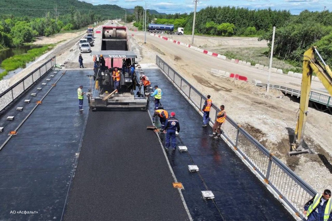 Технология вибролитого асфальтобетона ЛУКОЙЛа успешно применена на Дальнем Востоке — при строительстве моста в Амурской области