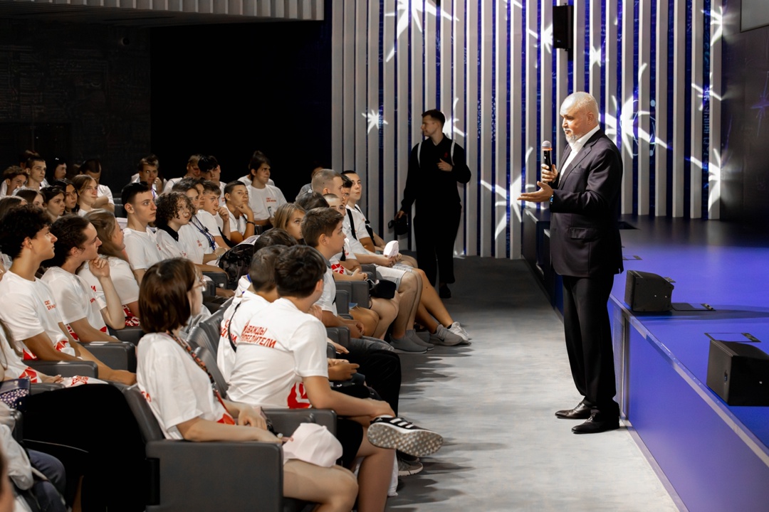 Сергей Цивилев встретился со школьниками из Донецкой народной республики