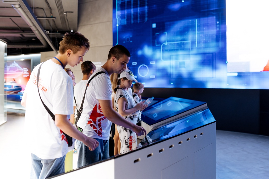 Сергей Цивилев встретился со школьниками из Донецкой народной республики