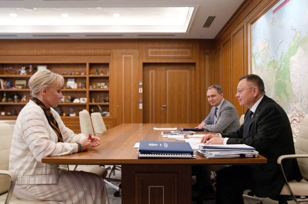 Министр строительства и ЖКХ РФ Ирек Файзуллин провел рабочую встречу с врио губернатора Еврейской автономной области Марией Костюк