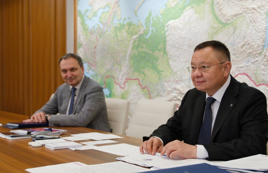 Министр строительства и ЖКХ РФ Ирек Файзуллин провел рабочую встречу с врио губернатора Еврейской автономной области Марией Костюк