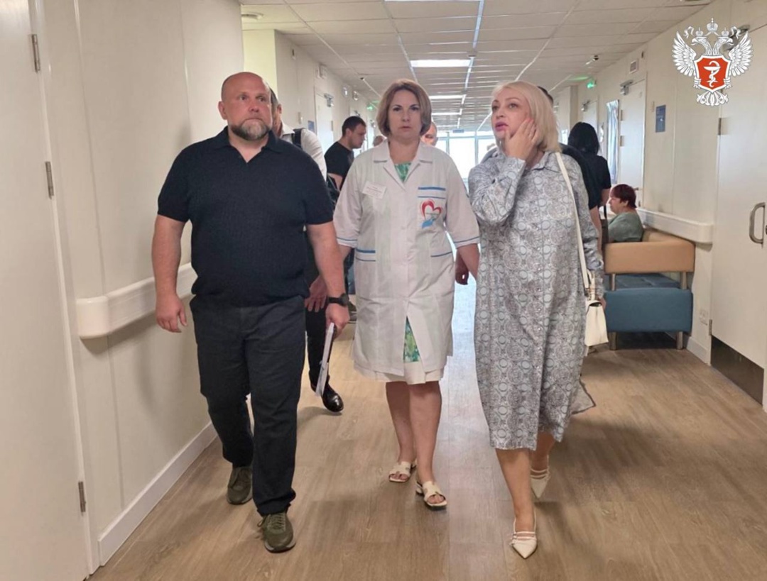 Заместитель министра здравоохранения РФ Андрей Плутницкий ознакомился с работой медицинских объектов в ЛНР