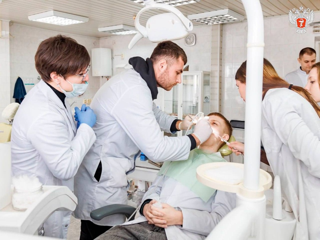 Заместитель министра здравоохранения РФ Андрей Плутницкий ознакомился с работой медицинских объектов в ЛНР