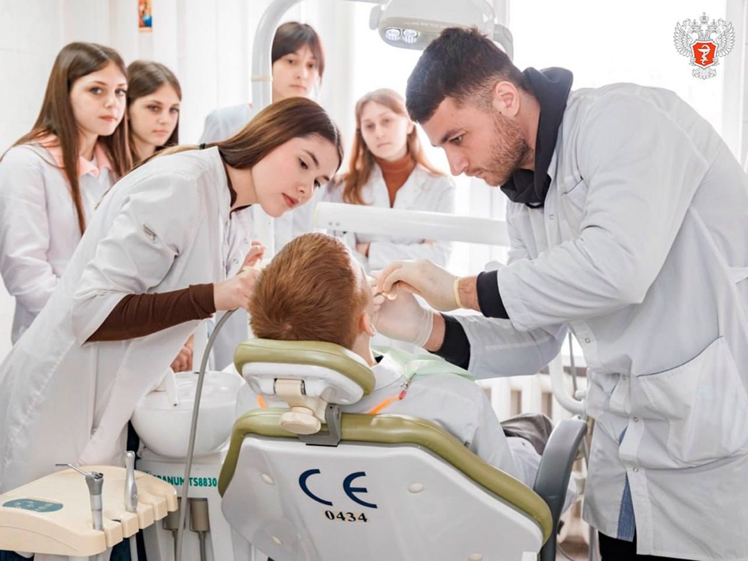 Заместитель министра здравоохранения РФ Андрей Плутницкий ознакомился с работой медицинских объектов в ЛНР