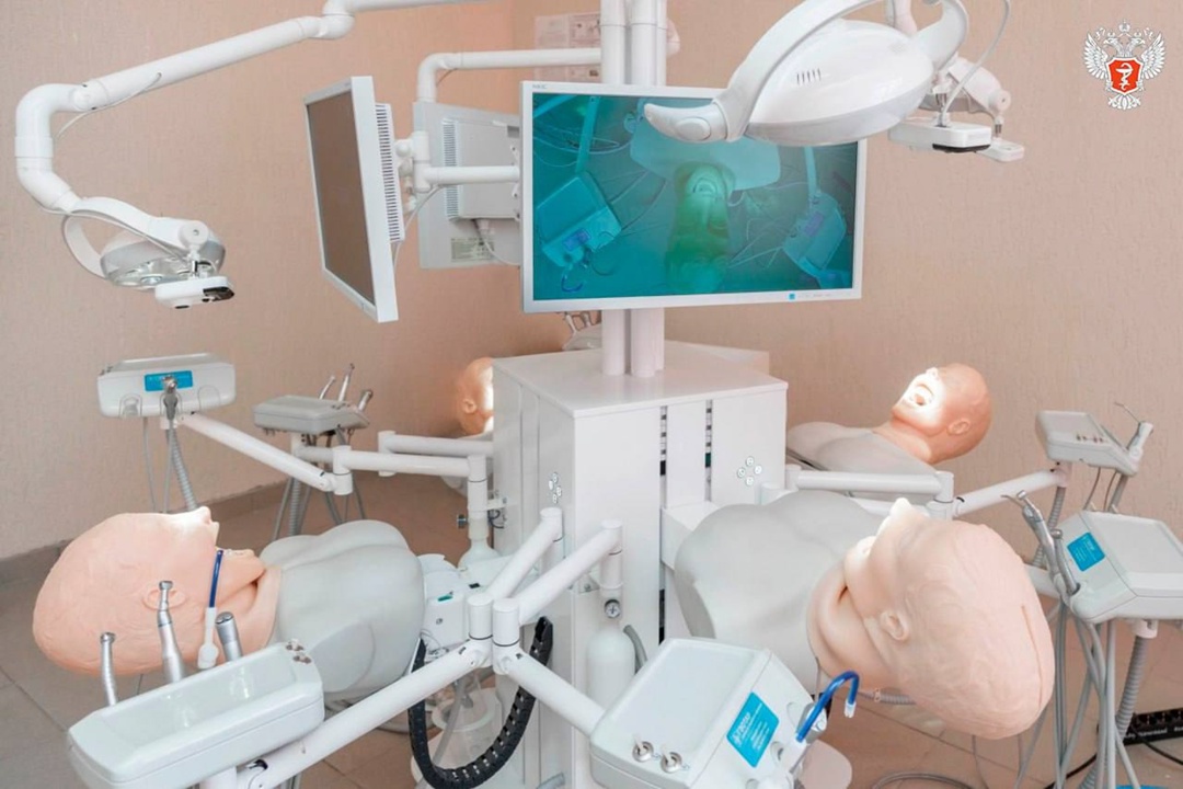 Заместитель министра здравоохранения РФ Андрей Плутницкий ознакомился с работой медицинских объектов в ЛНР