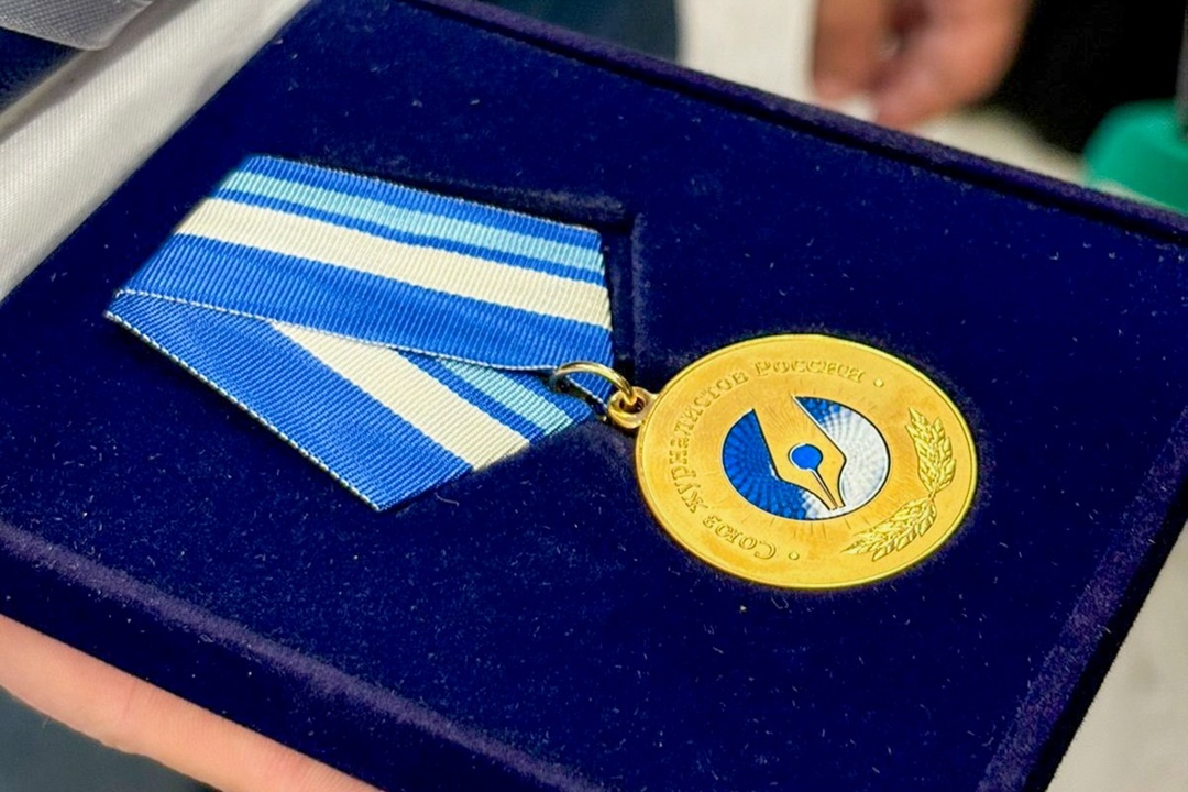 Впервые в Мурманской области: журналист получил награду «За заслуги» Союза журналистов России