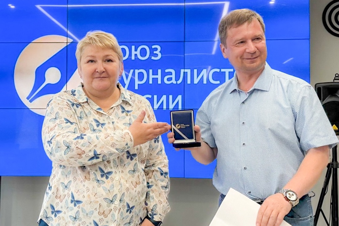 Впервые в Мурманской области: журналист получил награду «За заслуги» Союза журналистов России