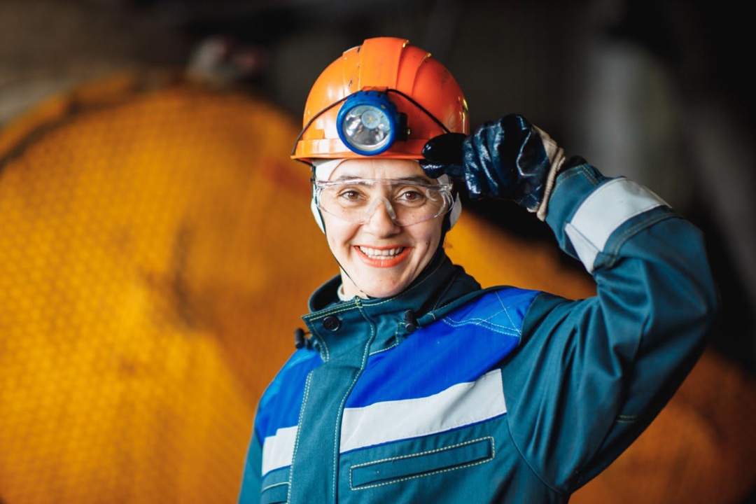 Живу в ритме фабрики! Сегодня знакомим вас с удивительным человеком – Марией Зайцевой, машинистом установок обогащения и брикетирования ЦОФ «Абашевская»