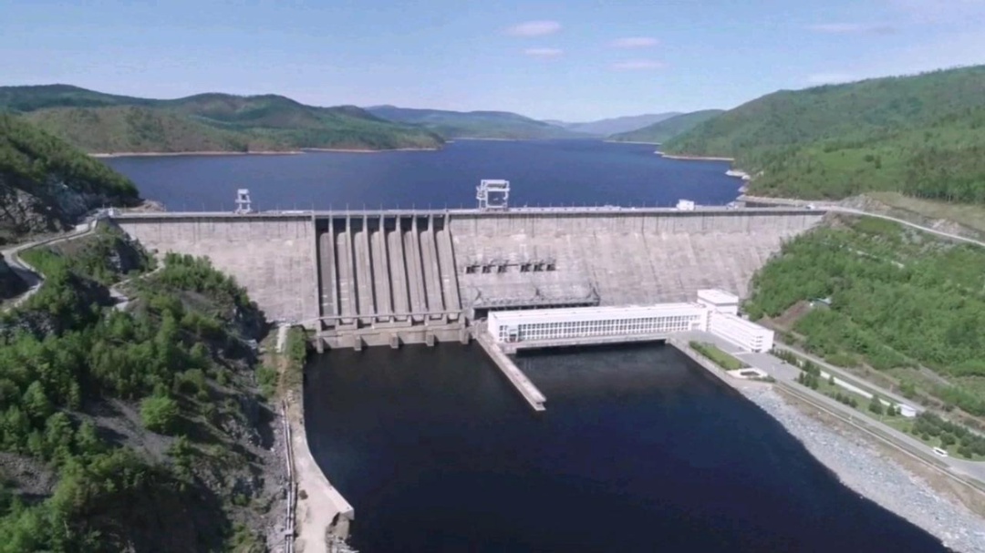 Крупнейшие ГЭС РусГидро на Дальнем Востоке - Бурейская и Зейская - сдерживают паводок в бассейне Амура