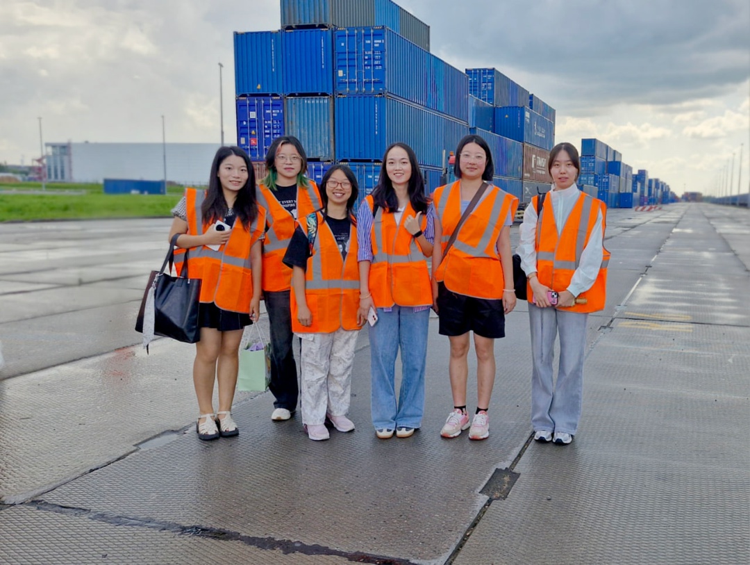 Китайские студенты снова в деле! Уже третий год подряд в ГК «Дело» проходят стажировку студенты Пекинского университета иностранных языков (BFSU)