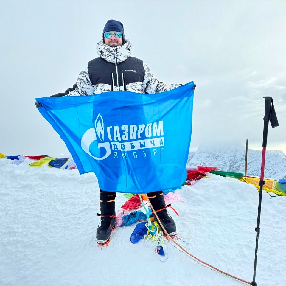 Есть такие люди, для которых отдых – это тяжелые подъемы, кошки, ледоруб, разреженный воздух и новые вершины. И сегодня их праздник – День альпинизма!