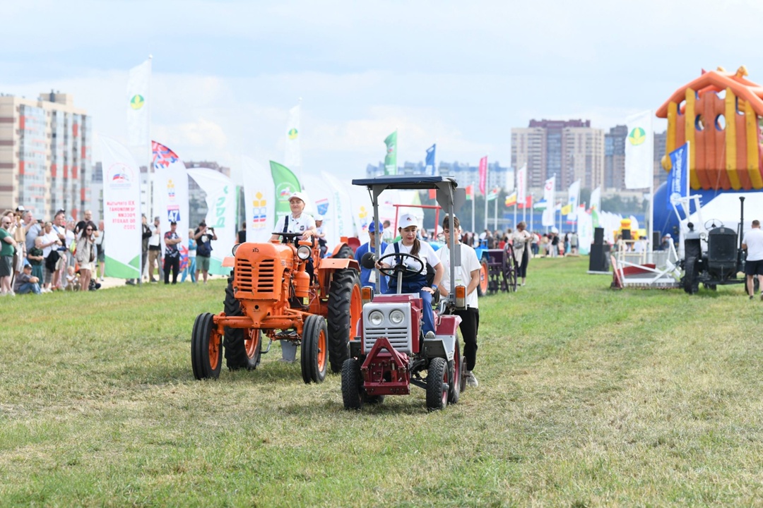 В Ленинградской области стартовал 12-й Открытый чемпионат России по пахоте