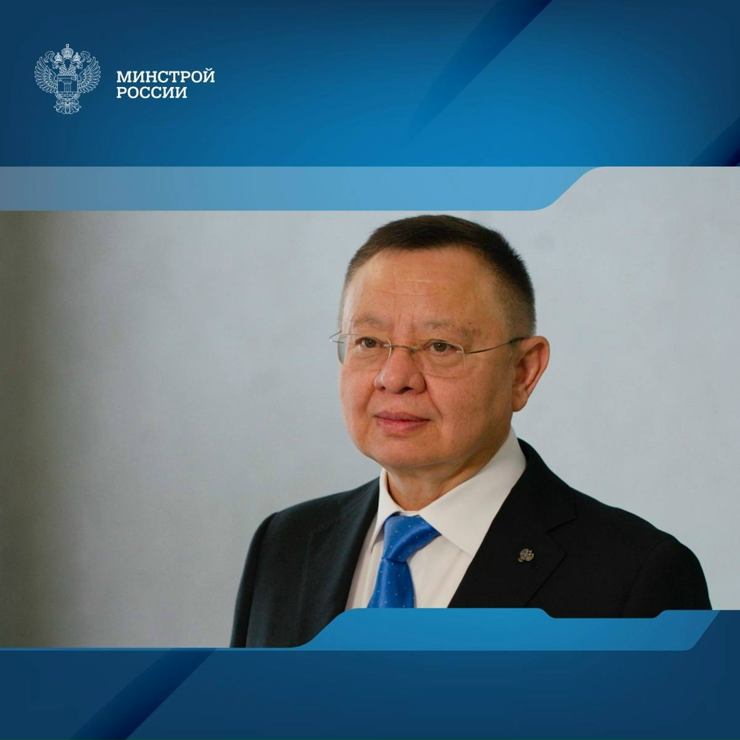 Глава Минстроя России Ирек Файзуллин в преддверии профессионального праздника Дня строителя в интервью отраслевому журналу «Вестник»