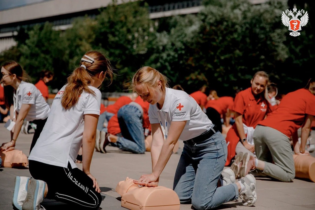 Команда Минздрава России поздравляет Всероссийское общественное движение «Волонтеры-медики» с днём рождения!