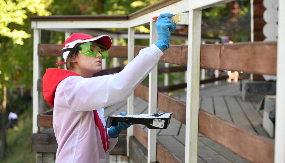 Волонтёры ЛУКОЙЛа благоустраивают святой источник Трифона Вятского