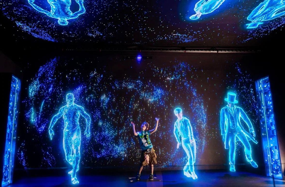 Идём на форум-фестиваль Москва-2030. Вместе с Максимом Геннадьевичем посетили интеллектуально-выставочное пространство на площадке Гостиный Двор.