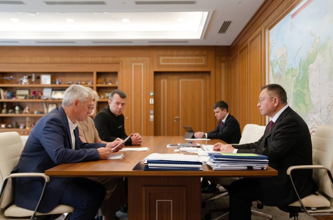 Министр строительства и ЖКХ РФ Ирек Файзуллин провел рабочую встречу с Главой Республики Карелии Артуром Парфенчиковым
