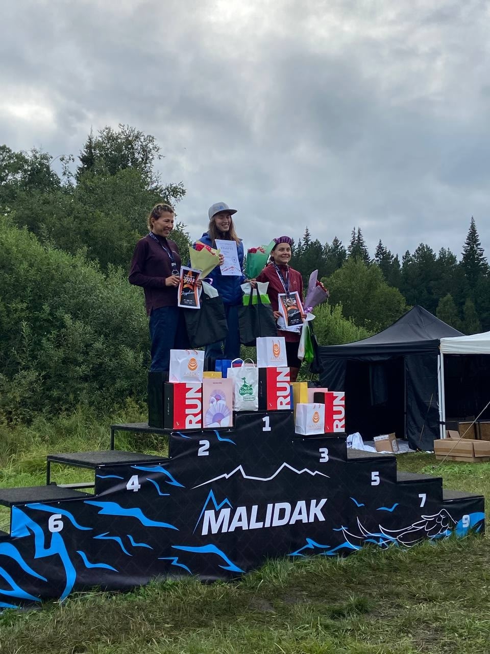 88 км по Уралу Лаборант геотехнических и экологических исследований научного института «Роснефти» Кристина Клейменова прошла 88 км по горам и взяла 3-е место…