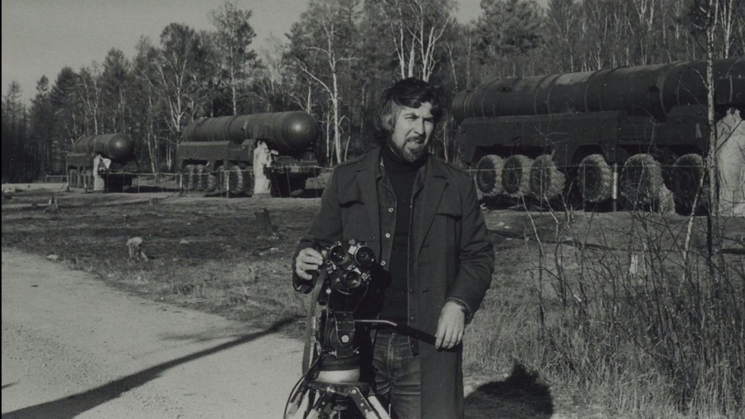 АЛРОСА увековечила память об алмазном летописце Валентине Венделовском