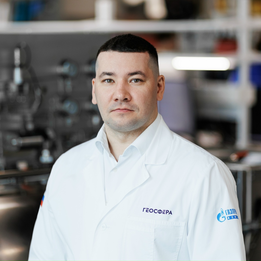 Каждый день наш ученый Антон Неволин воссоздает в лаборатории огромные месторождения