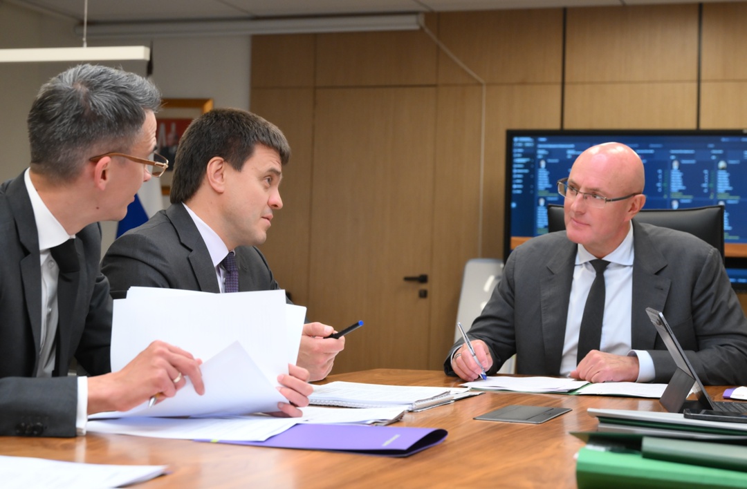 Дмитрий Чернышенко провел рабочую встречу с губернатором Красноярского края Михаилом Котюковым