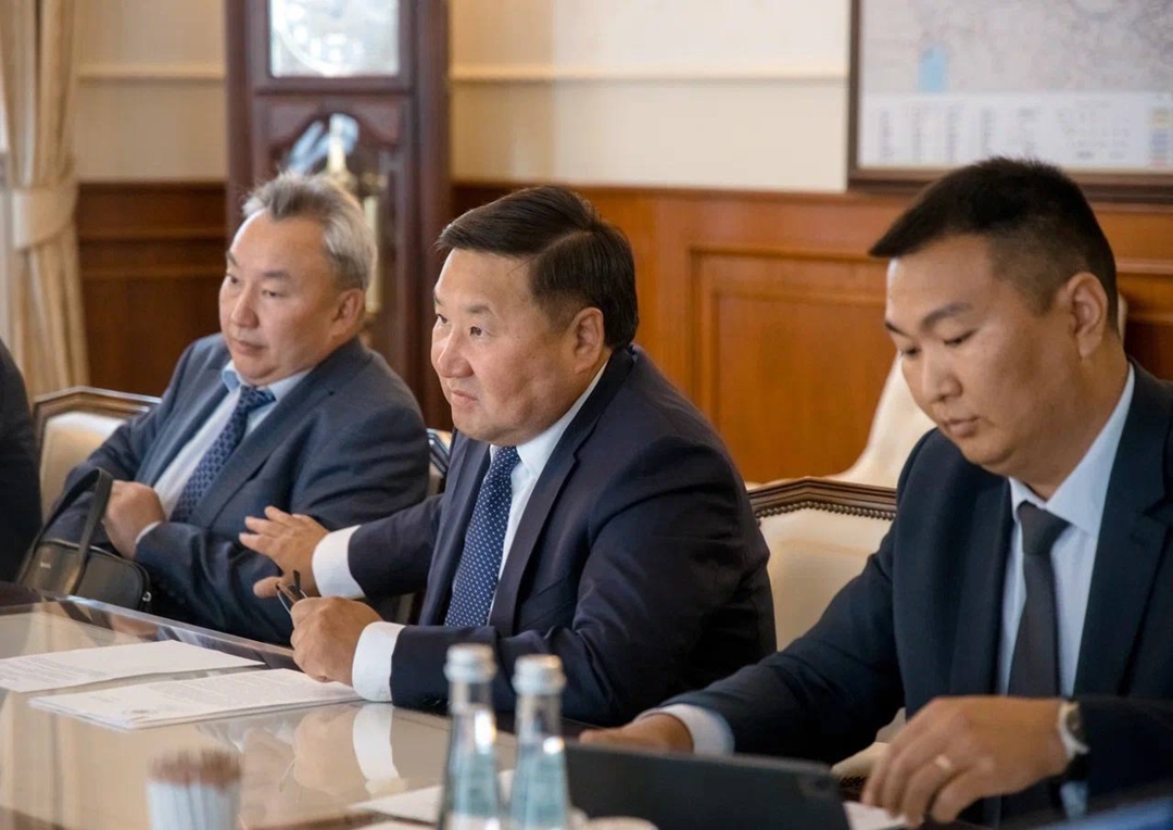 Министр транспорта Андрей Никитин провёл встречу с главой Тывы Владиславом Ховалыгом