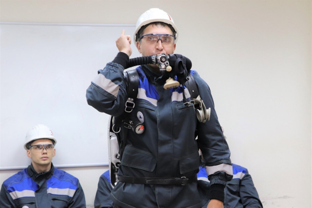 Соревнуются горноспасатели Продолжаются конкурсы «Лучший по профессии». На шахте «Распадская» состязались 7 вспомогательных горноспасательных команд