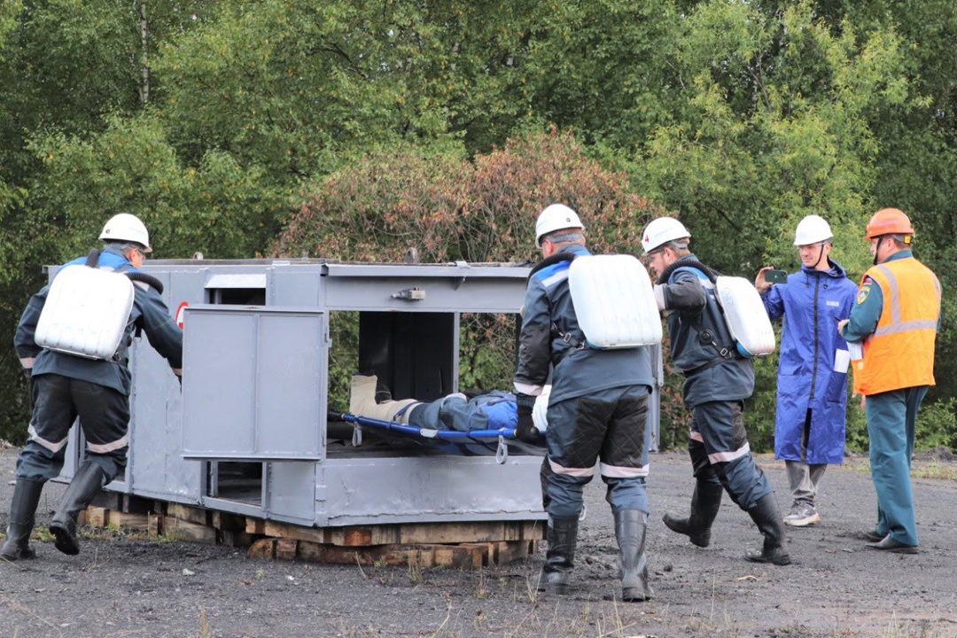Соревнуются горноспасатели Продолжаются конкурсы «Лучший по профессии». На шахте «Распадская» состязались 7 вспомогательных горноспасательных команд
