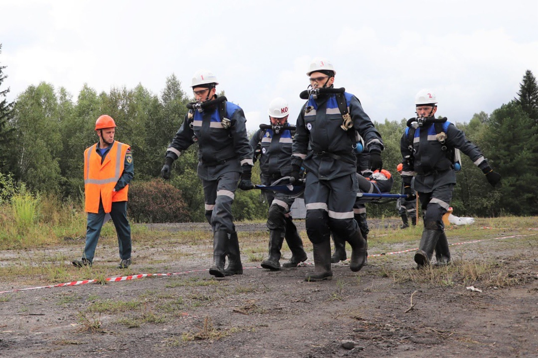 Соревнуются горноспасатели Продолжаются конкурсы «Лучший по профессии». На шахте «Распадская» состязались 7 вспомогательных горноспасательных команд