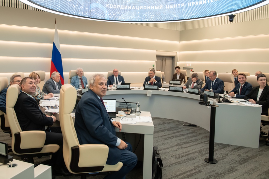 Дмитрий Чернышенко и Андрей Фурсенко провели заседание совета по реализации программы развития синхротронных и нейтронных исследований и исследовательской…