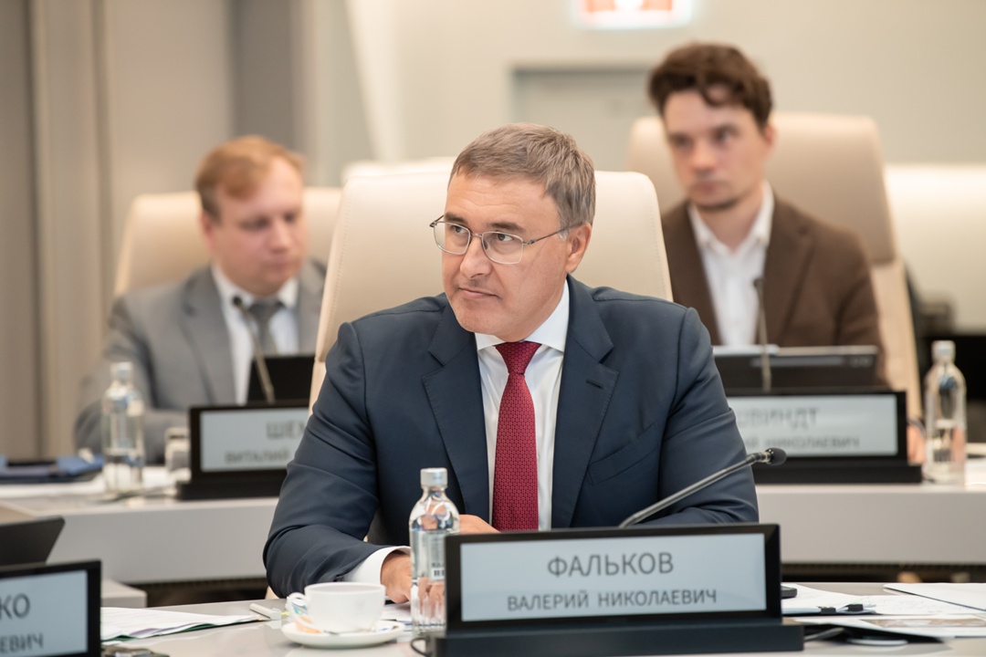 Дмитрий Чернышенко и Андрей Фурсенко провели заседание совета по реализации программы развития синхротронных и нейтронных исследований и исследовательской…