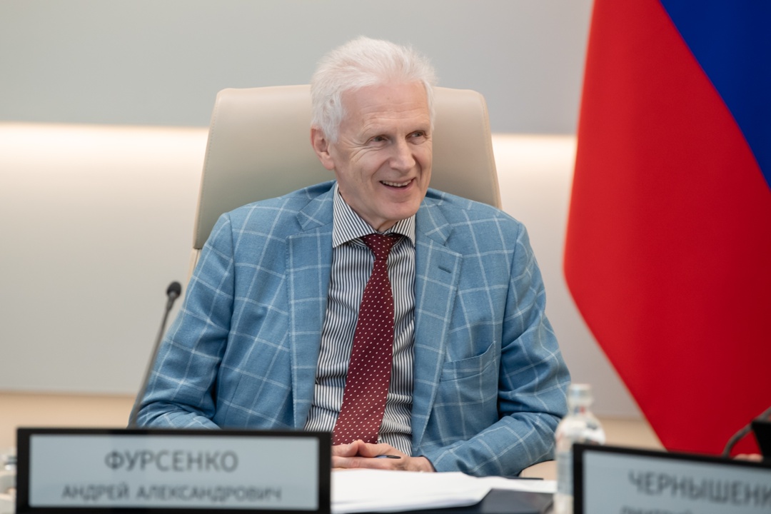 Дмитрий Чернышенко и Андрей Фурсенко провели заседание совета по реализации программы развития синхротронных и нейтронных исследований и исследовательской…