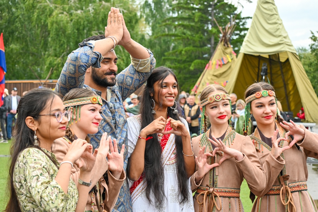 Субботний ливень не помешал отметить Международный день коренных народов мира