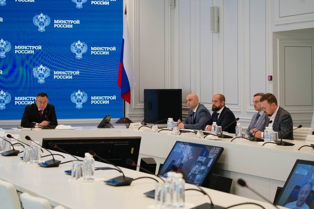 Глава Минстроя России Ирек Файзуллин провел заседание межведомственной рабочей группы по реализации мероприятий по объекту капитального строительства «ФГБУК…