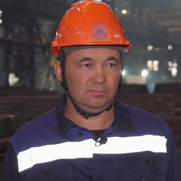 100 км до работы? Легко! Каждое утро Динар Фатхуллин садится за руль в своей деревне в Башкортостане и едет в Магнитку - около 100 километров в одну сторону