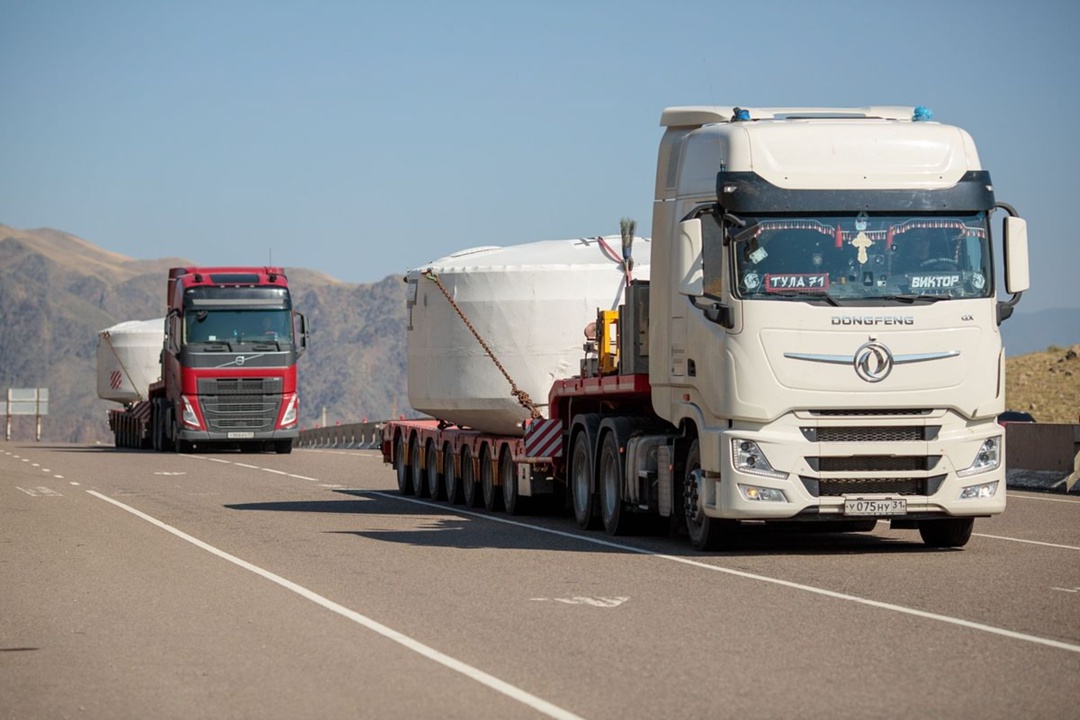 АО «Росатом Возобновляемая энергия» (входит в госкорпорацию «Росатом») доставило первую партию оборудования — гондолы, ступицы, генераторы и башни — для…