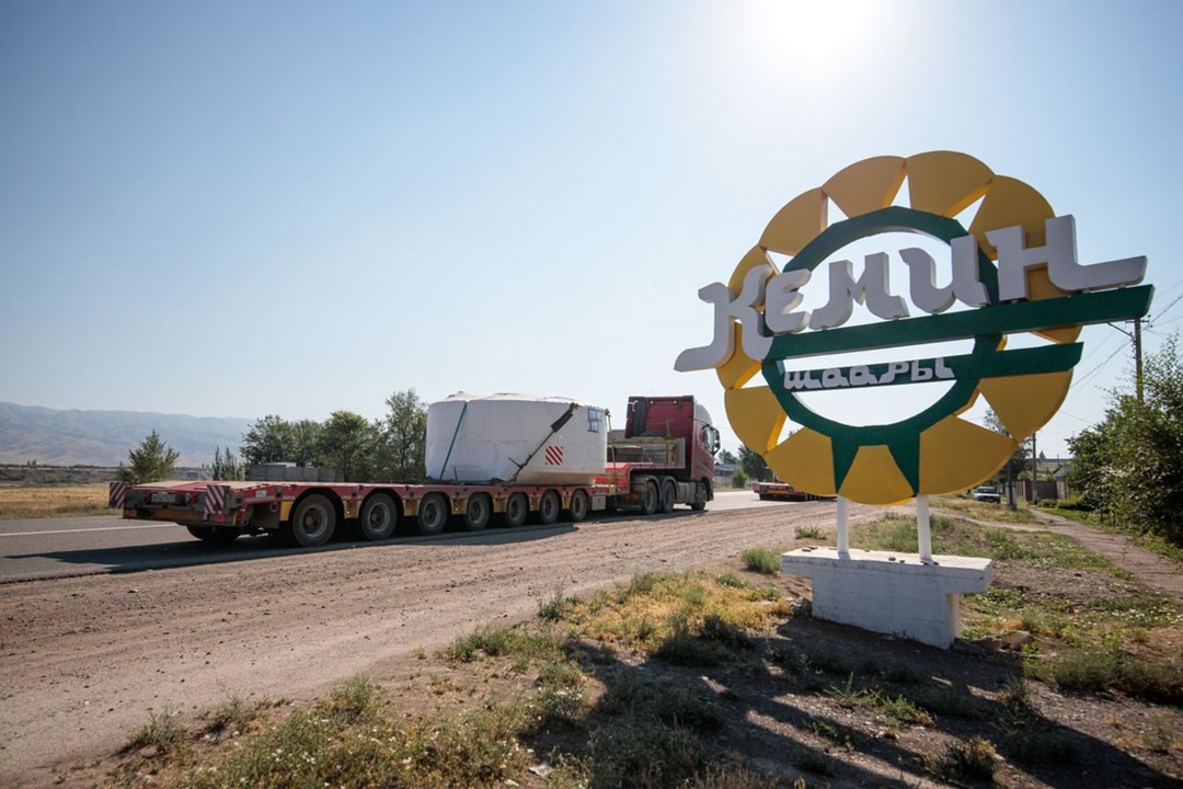 АО «Росатом Возобновляемая энергия» (входит в госкорпорацию «Росатом») доставило первую партию оборудования — гондолы, ступицы, генераторы и башни — для…