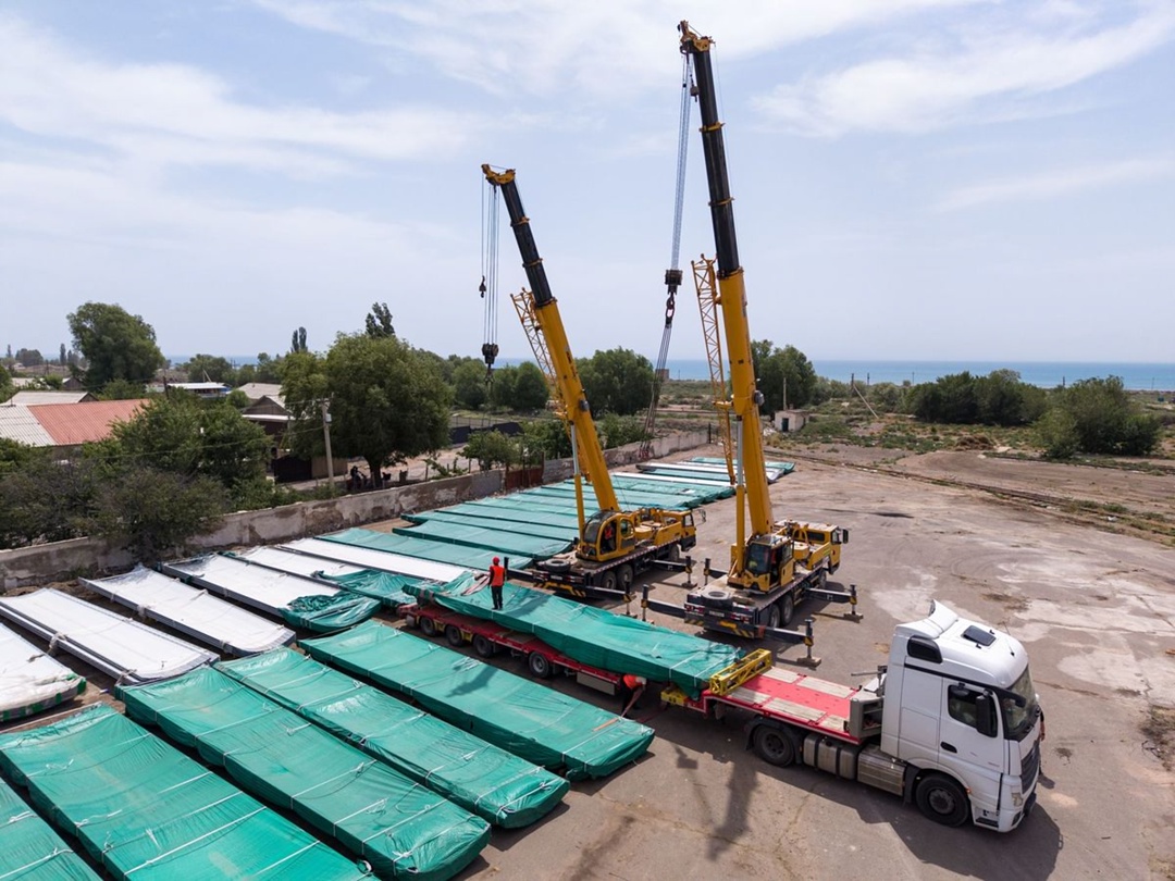 АО «Росатом Возобновляемая энергия» (входит в госкорпорацию «Росатом») доставило первую партию оборудования — гондолы, ступицы, генераторы и башни — для…