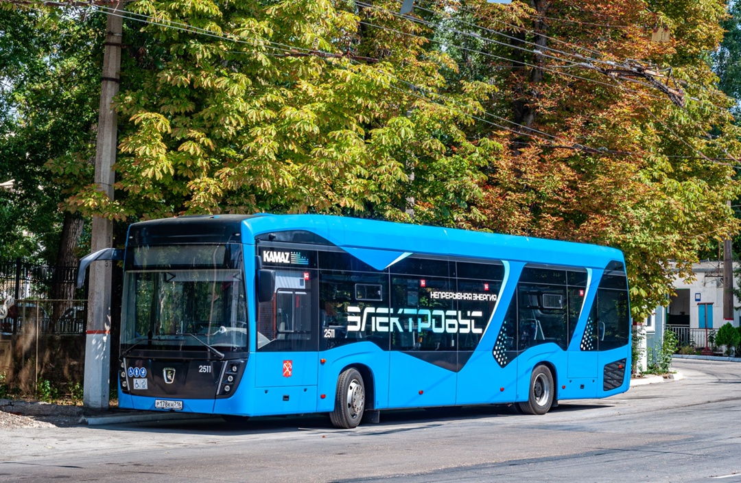 Первый электробус в Крыму Низкопольный, полностью электрический автобус КАМАЗ-6282 начал тестовую эксплуатацию на полуострове.