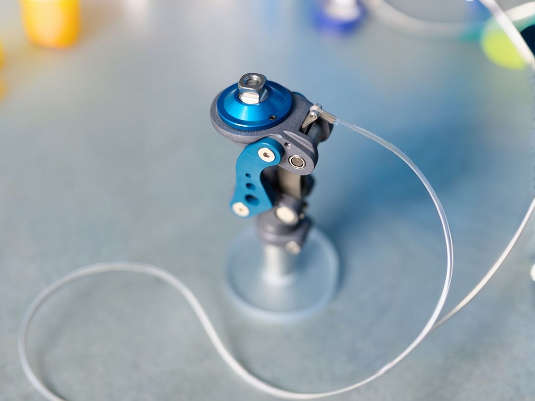 Ростех разработал первый отечественный коленный модуль для механического протеза