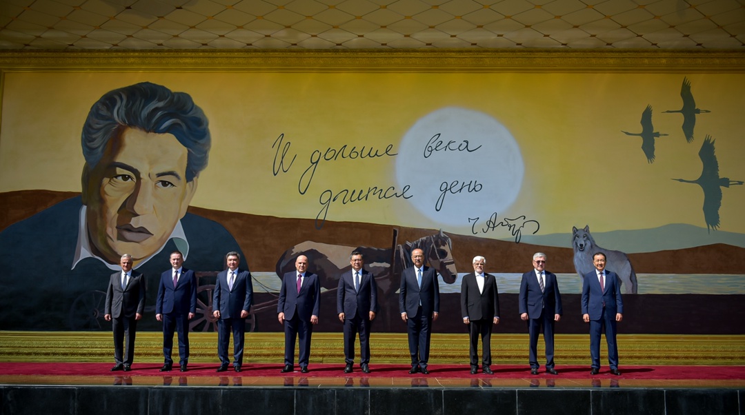 Перед заседанием ЕМПС в расширенном составе состоялась встреча глав делегаций с Президентом Киргизии Садыром Жапаровым