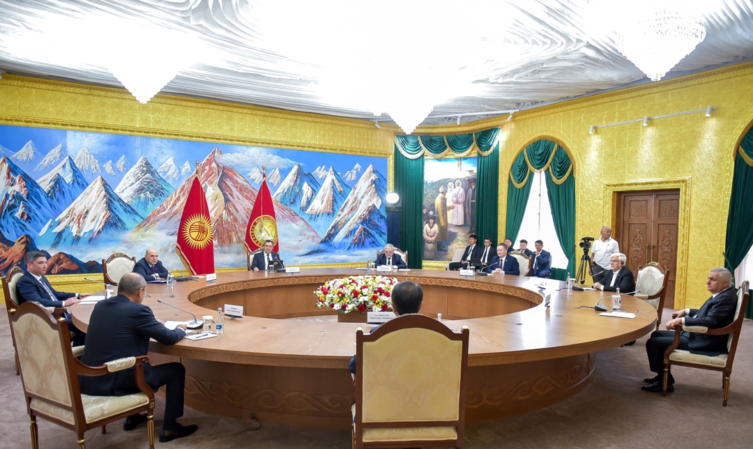 Перед заседанием ЕМПС в расширенном составе состоялась встреча глав делегаций с Президентом Киргизии Садыром Жапаровым