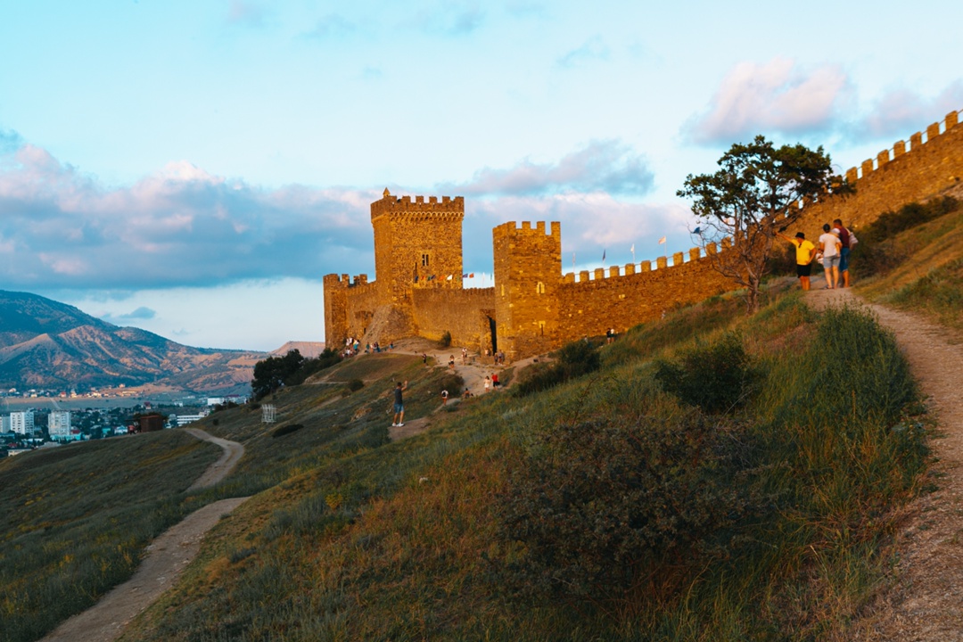 Дмитрий Чернышенко: За шесть месяцев туристы совершили 41,4 млн турпоездок по России